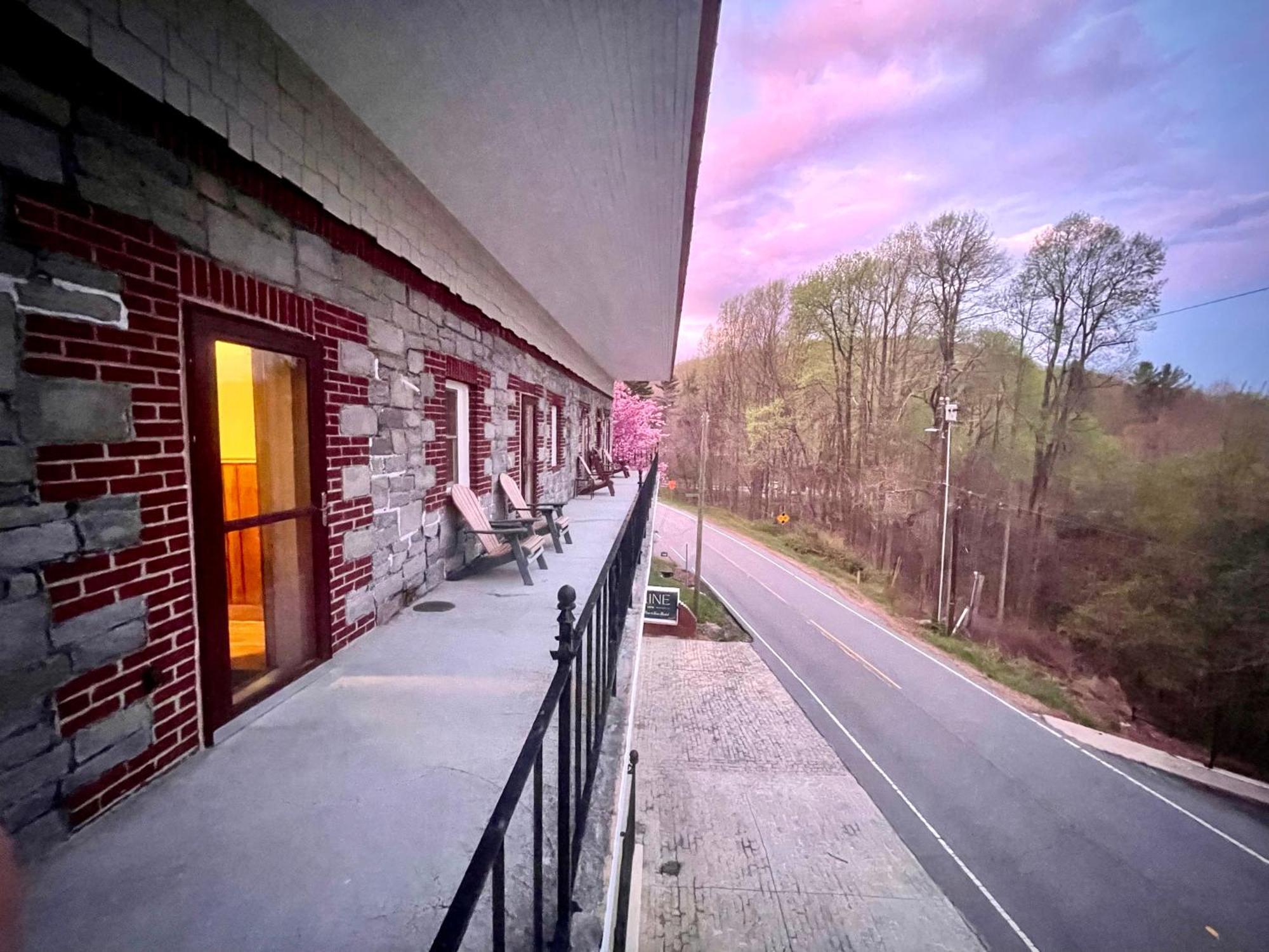 Skyline Village Inn Spruce Pine Exterior photo